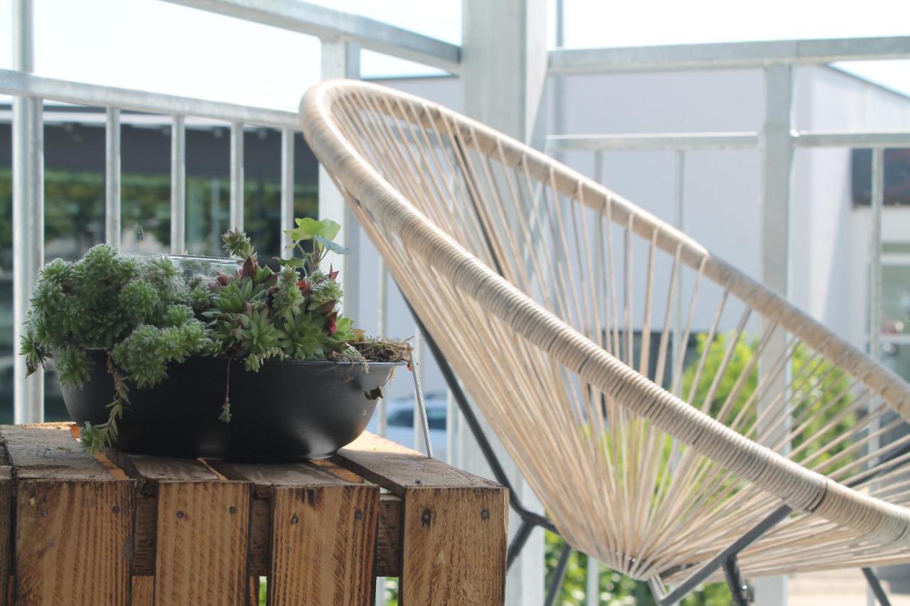African-Style Apartment - Stadtnah, Parkplatz, E-Ladestation Fuer Auto & Fahrraeder, Gitterbox Fuer Fahrraeder, Fitnessstudio Κόμπλεντς Εξωτερικό φωτογραφία