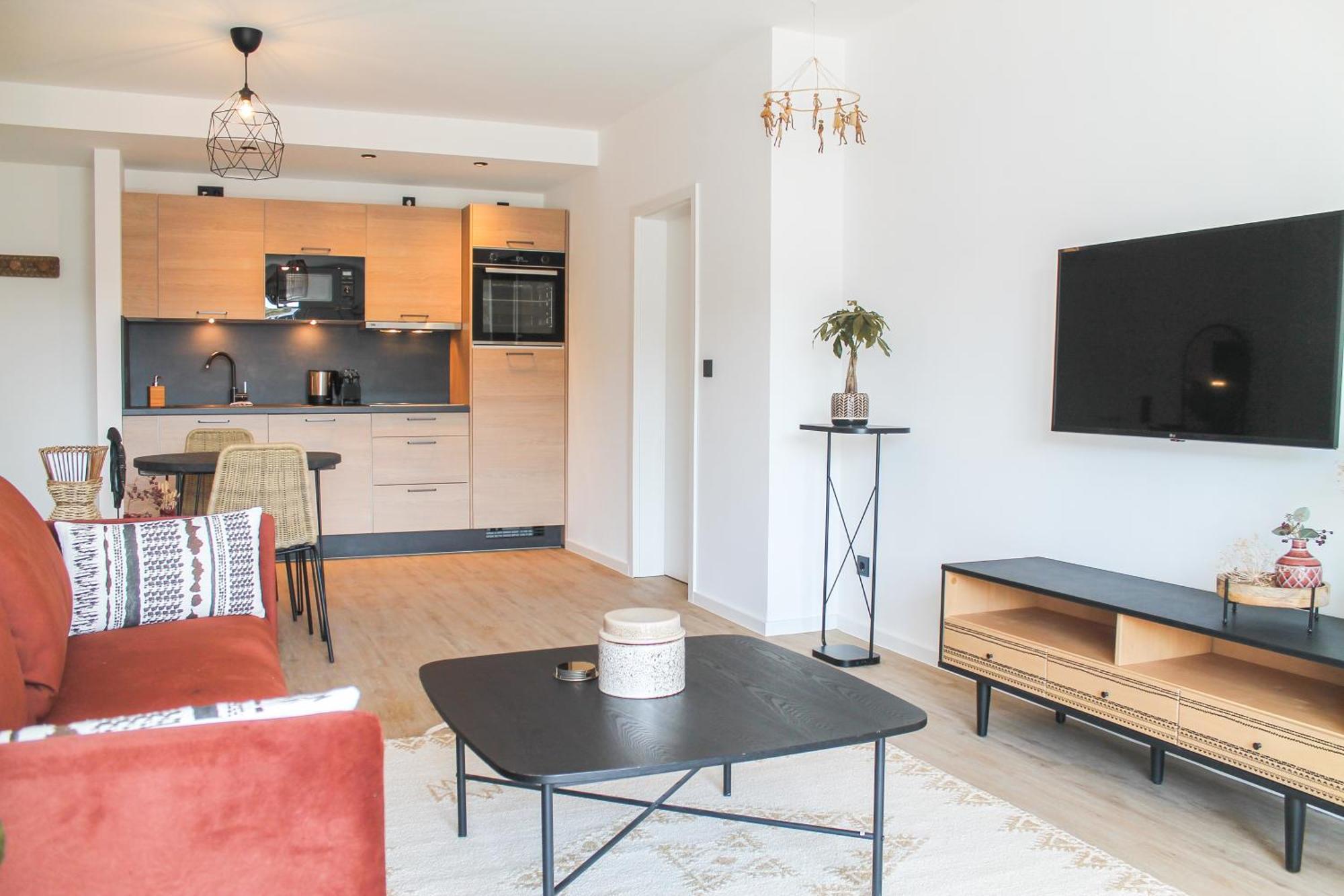 African-Style Apartment - Stadtnah, Parkplatz, E-Ladestation Fuer Auto & Fahrraeder, Gitterbox Fuer Fahrraeder, Fitnessstudio Κόμπλεντς Εξωτερικό φωτογραφία